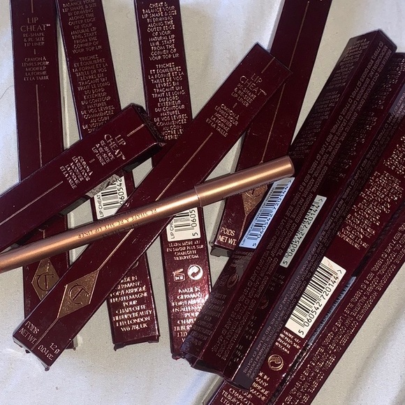 Charlotte Tilbury The perfect gift 🎁 Surprise box 10 items 250$ - Picture 5 of 10